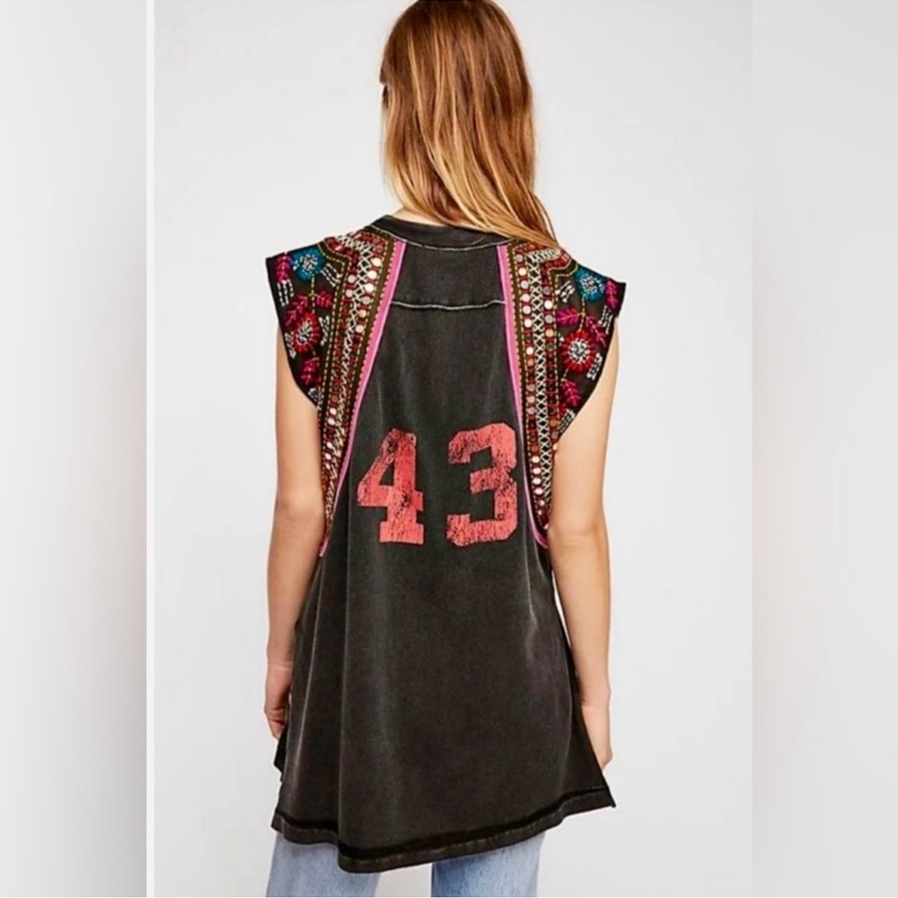 NWOT We The Free Black Graphic Embroidered Sleeve Muscle Tee with Pink Accents - Picture 2 of 6